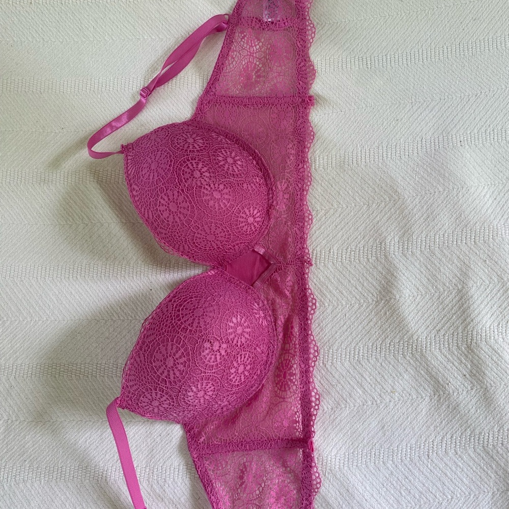 Elegant Pink Lace Underwire Bra